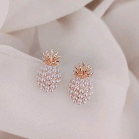 Pearl Pineapple Earrings 🍍 - Picture 8 of 11